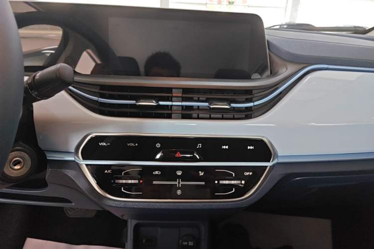 Used CHANGAN Benni E-Star 2022 Qingxin Edition Colorful Model Lithium-NMC Audio And AC Panel