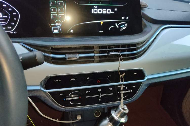 Used CHANGAN Benni E-Star 2022 Qingxin Edition Colorful Model Lithium Iron Phosphate Audio And AC Panel
