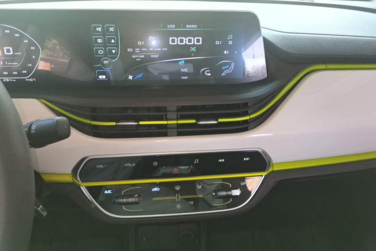 Used CHANGAN Benni E-Star 2022 Qingxin Edition Colorful Model Lithium Iron Phosphate Audio And AC Panel