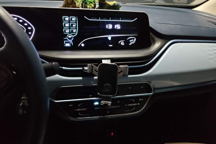 Used CHANGAN Benni E-Star 2022 Qingxin Edition Colorful Model Lithium Iron Phosphate Audio And AC Panel