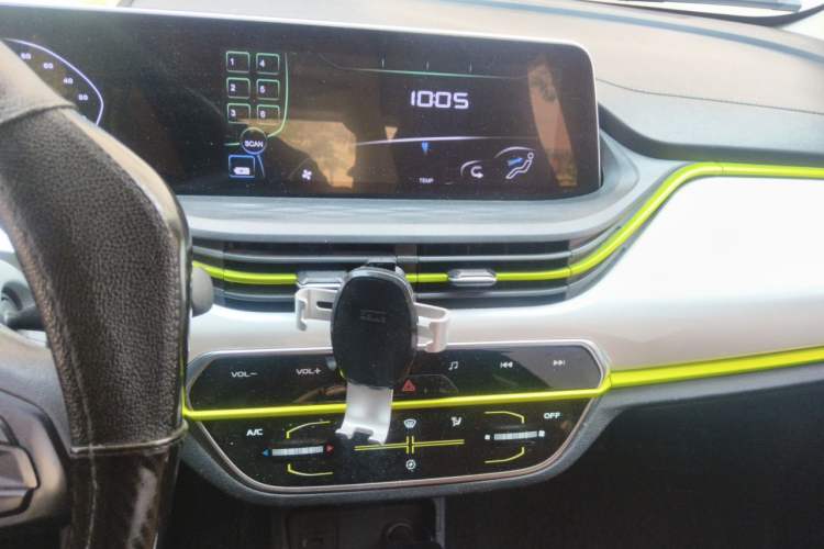Used CHANGAN Benni E-Star 2022 Qingxin Edition Colorful Model Lithium Iron Phosphate Audio And AC Panel
