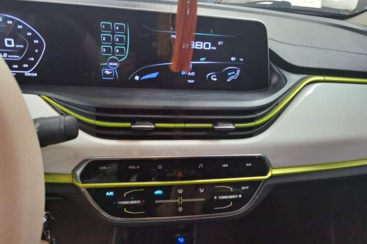 Used CHANGAN Benni E-Star 2022 Qingxin Edition Colorful Model Lithium Iron Phosphate Audio And AC Panel
