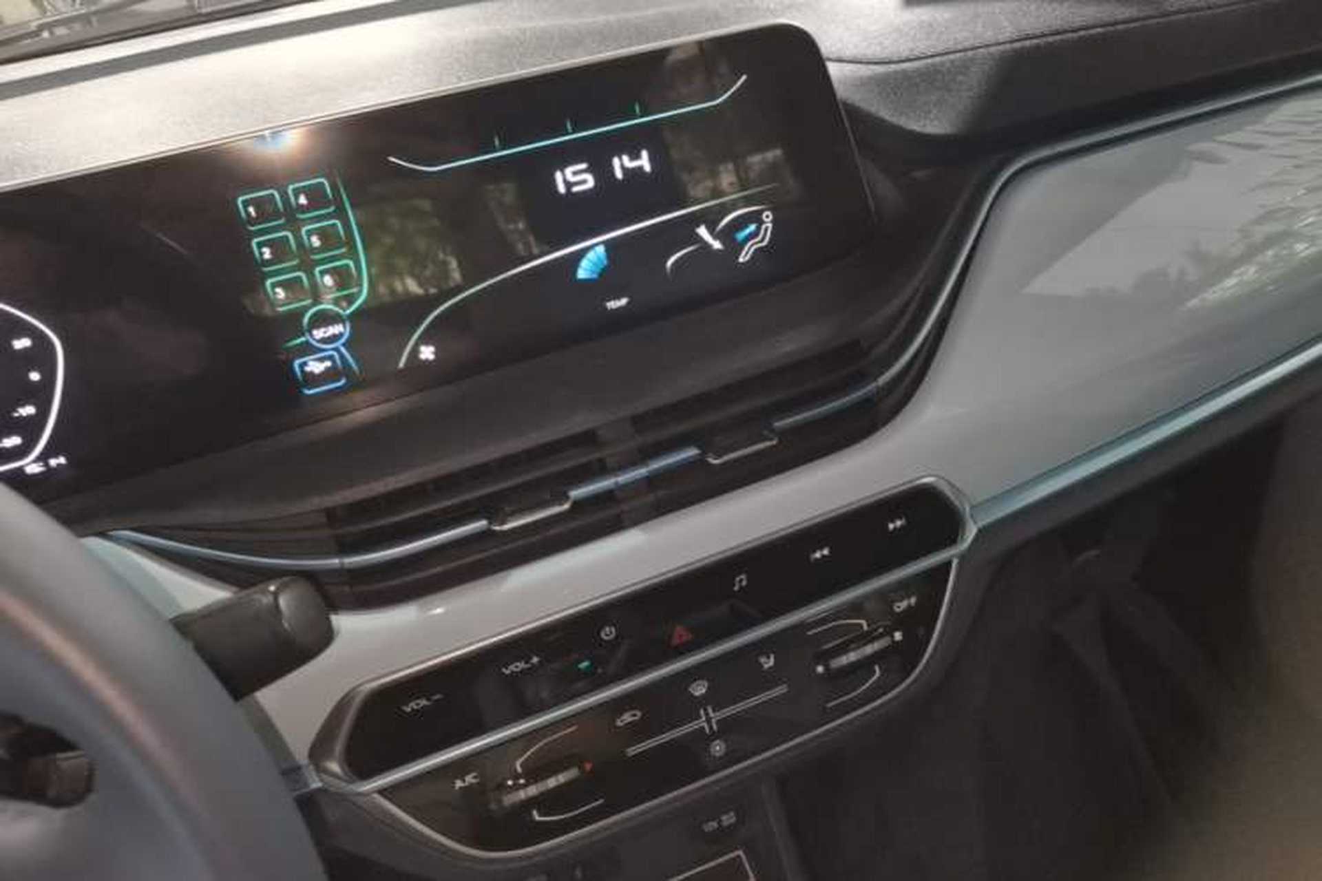 Used CHANGAN Benni E-Star 2022 Qingxin Edition Colorful Model Lithium-NMC Audio And AC Panel