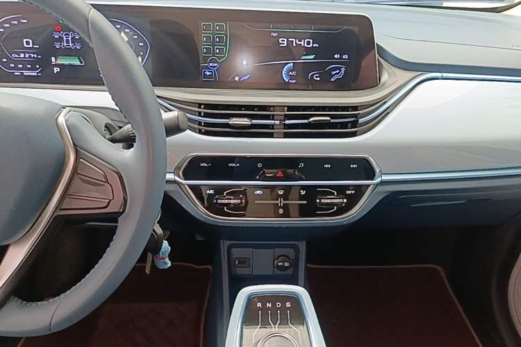 Used CHANGAN Benni E-Star 2022 Qingxin Edition Colorful Model Lithium Iron Phosphate Audio And AC Panel