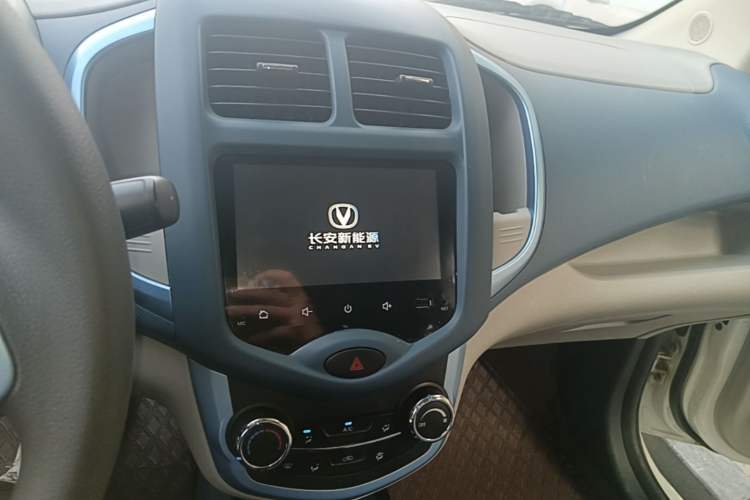 Used CHANGAN Benni E-Star 2022 Qingxin Edition Colorful Model Lithium Iron Phosphate Audio And AC Panel