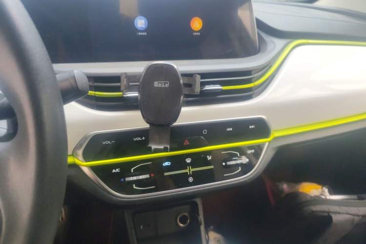 Used CHANGAN Benni E-Star 2022 Charming Edition Colorful Model Lithium-Ion Battery Audio And AC Panel
