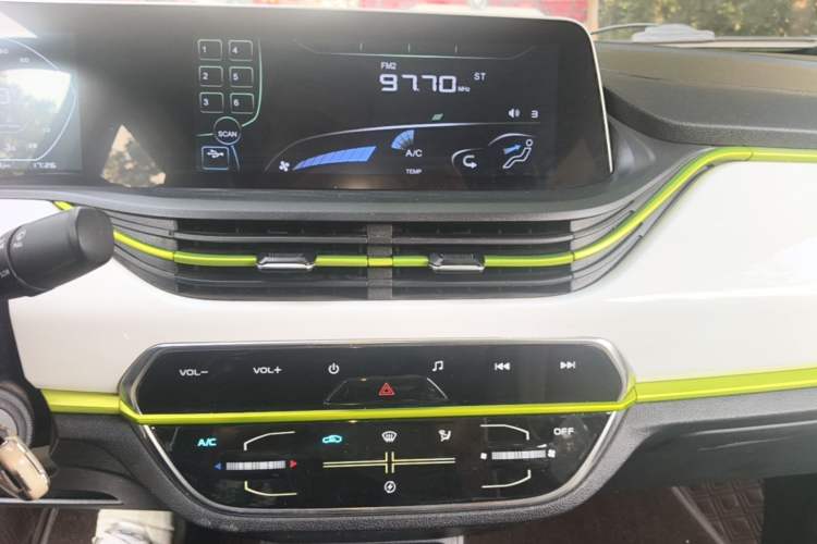 Used CHANGAN Benni E-Star 2022 Qingxin Edition Colorful Model Lithium Iron Phosphate Audio And AC Panel