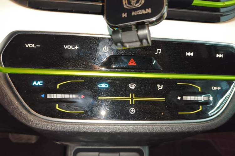 Used CHANGAN Benni E-Star 2022 Qingxin Edition Colorful Model Lithium Iron Phosphate Audio And AC Panel