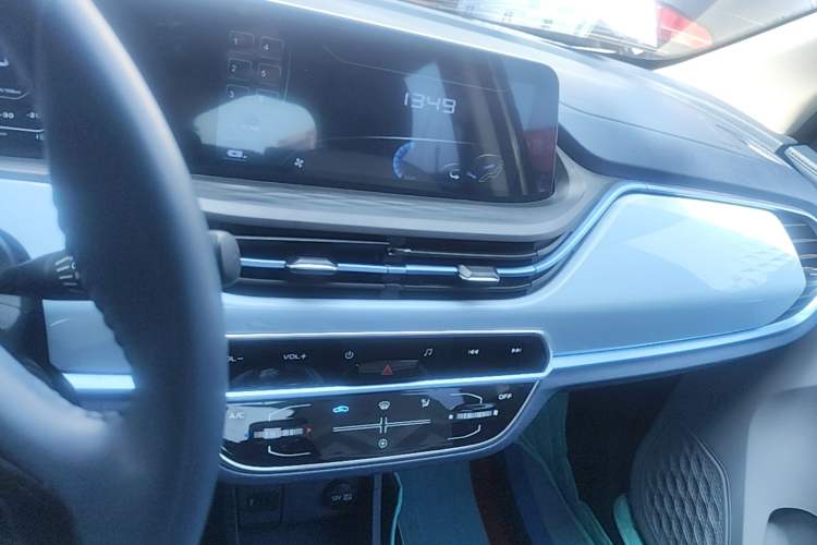 Used CHANGAN Benni E-Star 2022 Qingxin Edition Colorful Model Lithium Iron Phosphate Audio And AC Panel