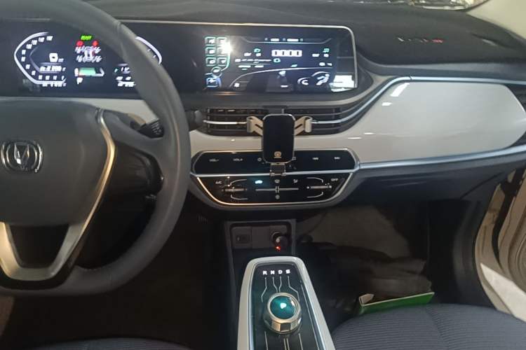 Used CHANGAN Benni E-Star 2022 Qingxin Edition Colorful Model Lithium Iron Phosphate Audio And AC Panel