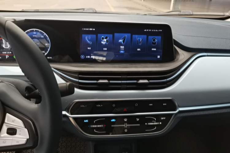 Used CHANGAN Benni E-Star 2022 Charming Edition Colorful Model Lithium Iron Phosphate Audio And AC Panel