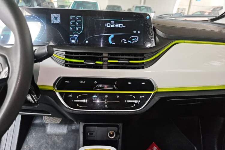 Used CHANGAN Benni E-Star 2022 Qingxin Edition Colorful Model Lithium Iron Phosphate Audio And AC Panel