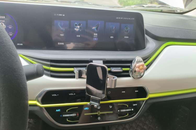 Used CHANGAN Benni E-Star 2022 Charming Edition Colorful Model Lithium Iron Phosphate Audio And AC Panel