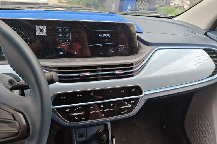 Used CHANGAN Benni E-Star 2022 Qingxin Edition Colorful Model Lithium Iron Phosphate Audio And AC Panel