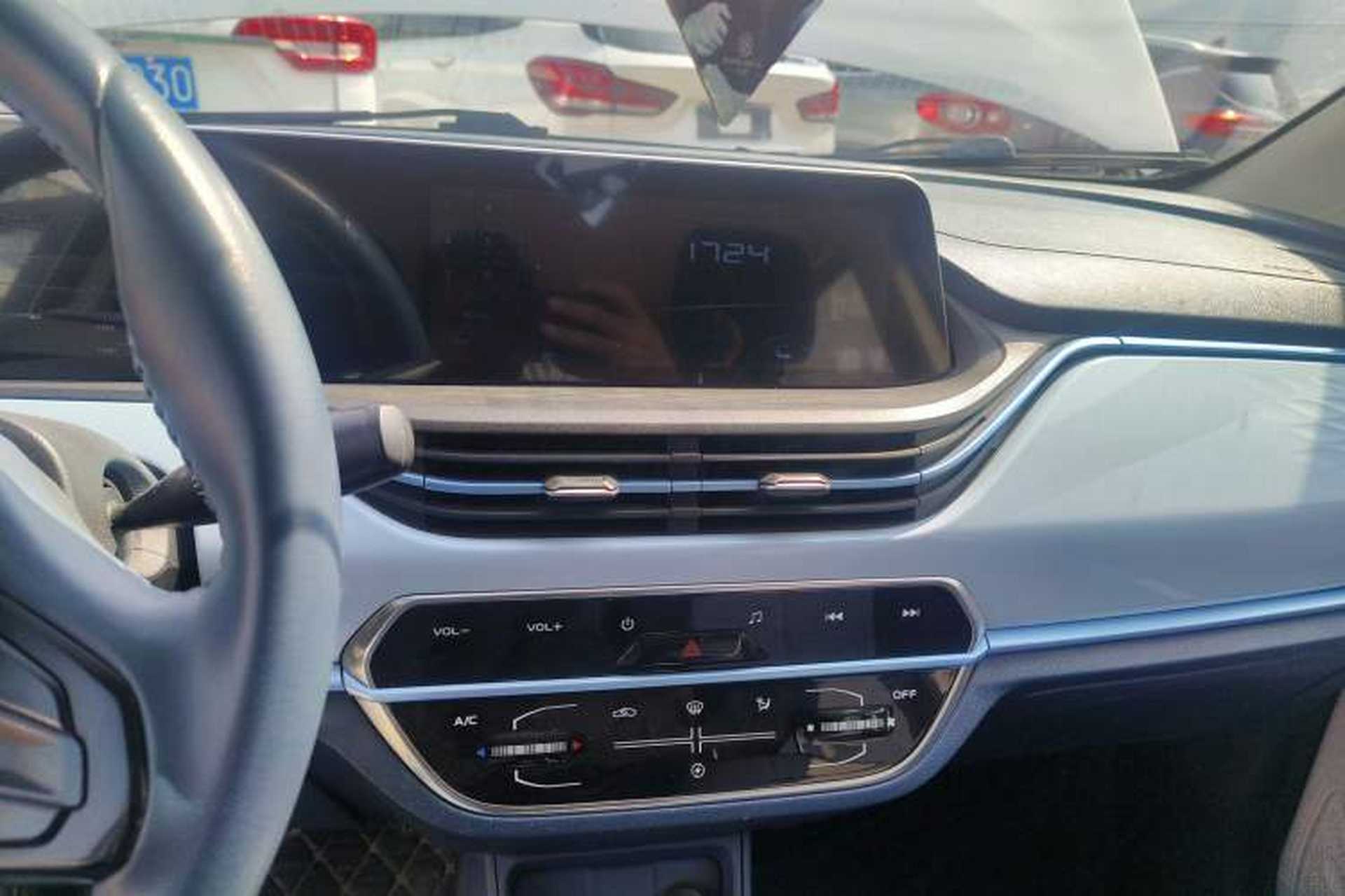 Used CHANGAN Benni E-Star 2022 Qingxin Edition Colorful Model Lithium Iron Phosphate Audio And AC Panel