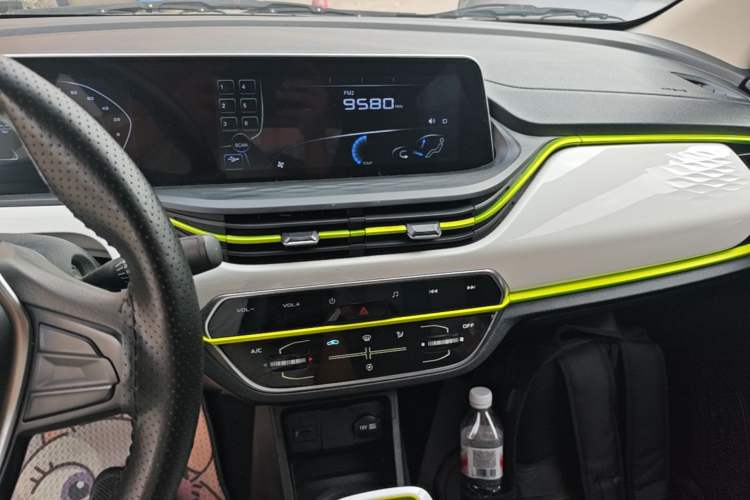 Used CHANGAN Benni E-Star 2022 Qingxin Edition Colorful Model Lithium-NMC Audio And AC Panel
