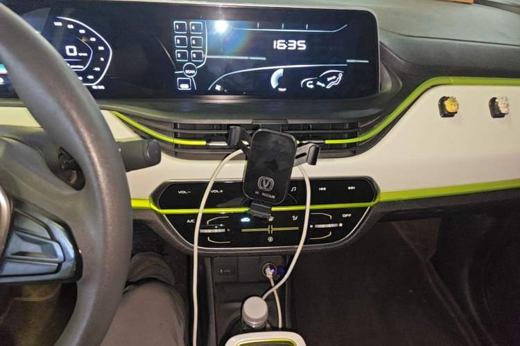 Used CHANGAN Benni E-Star 2022 Qingxin Edition Colorful Model Lithium Iron Phosphate Audio And AC Panel