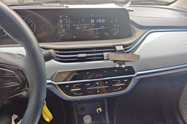Used CHANGAN Benni E-Star 2022 Qingxin Edition Colorful Model Lithium Iron Phosphate Audio And AC Panel