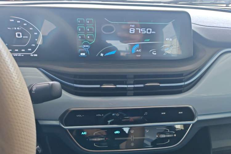 Used CHANGAN Benni E-Star 2022 Qingxin Edition Colorful Model Lithium Iron Phosphate Audio And AC Panel