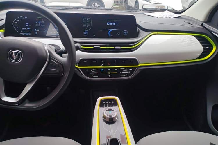 Used CHANGAN Benni E-Star 2022 Qingxin Edition Colorful Model Lithium Iron Phosphate Audio And AC Panel