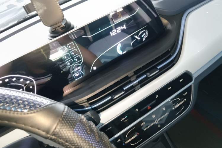 Used CHANGAN Benni E-Star 2022 Qingxin Edition Colorful Model Lithium Iron Phosphate Audio And AC Panel