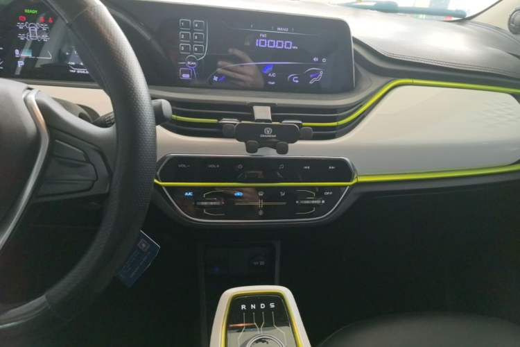 Used CHANGAN Benni E-Star 2022 Qingxin Edition Colorful Model Lithium Iron Phosphate Audio And AC Panel
