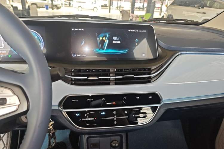Used CHANGAN Benni E-Star 2022 Charming Edition Colorful Model Lithium Iron Phosphate Audio And AC Panel