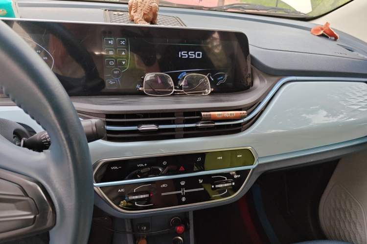 Used CHANGAN Benni E-Star 2022 Charming Edition Colorful Model Lithium Iron Phosphate Audio And AC Panel