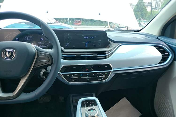 Used CHANGAN Benni E-Star 2022 Qingxin Edition Colorful Model Lithium Iron Phosphate Audio And AC Panel