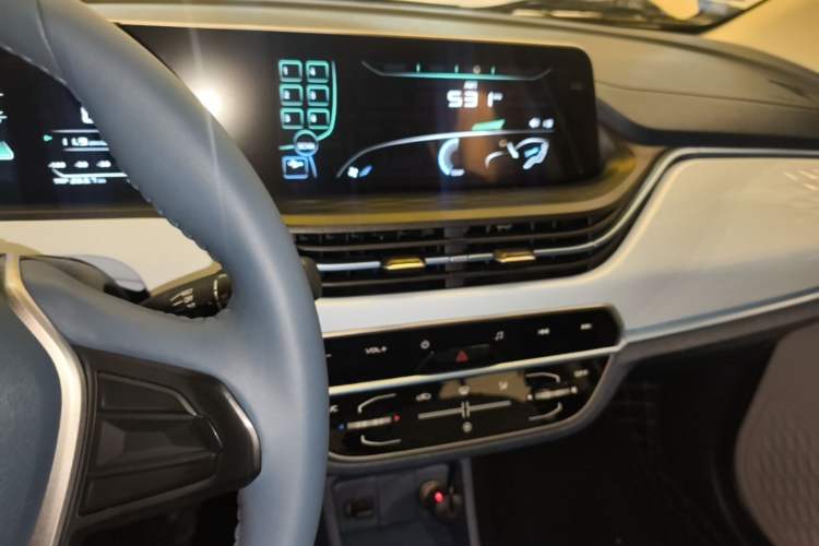 Used CHANGAN Benni E-Star 2022 National Edition Colorful Limited Edition (Fast-Charging Version) Lithium Iron Phosphate Audio And AC Panel