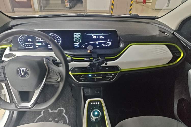 Used CHANGAN Benni E-Star 2022 Qingxin Edition Colorful Model Lithium-NMC Audio And AC Panel