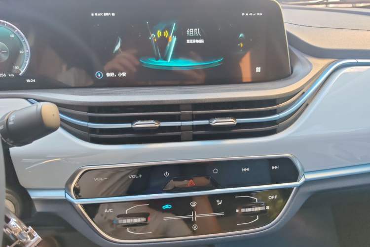 Used CHANGAN Benni E-Star 2022 Charming Edition Colorful Model Lithium Iron Phosphate Audio And AC Panel