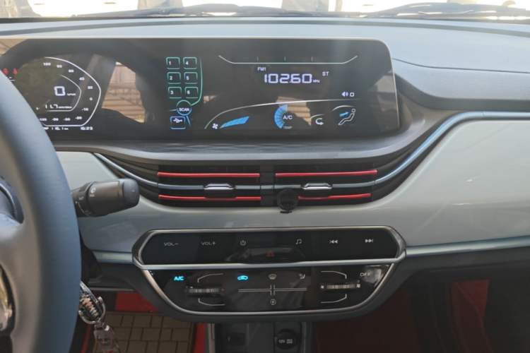 Used CHANGAN Benni E-Star 2022 Qingxin Edition Colorful Model Lithium-NMC Audio And AC Panel