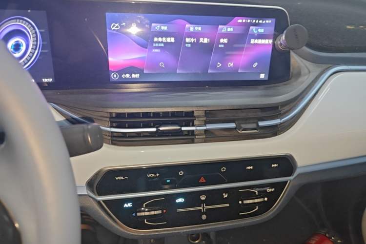 Used CHANGAN Benni E-Star 2022 Charming Edition Colorful Model Lithium Iron Phosphate Audio And AC Panel