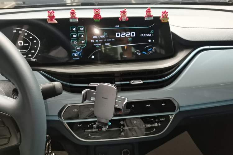 Used CHANGAN Benni E-Star 2022 Qingxin Edition Colorful Model Lithium-NMC Audio And AC Panel