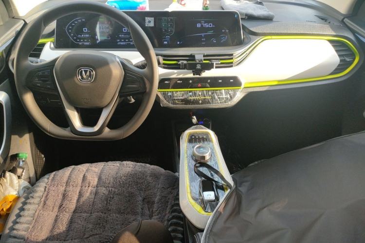 Used CHANGAN Benni E-Star 2022 Qingxin Edition Colorful Model Lithium Iron Phosphate Center Console