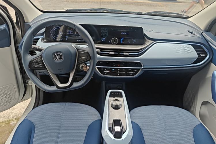 Used CHANGAN Benni E-Star 2022 Qingxin Edition Colorful Model Lithium-NMC Center Console