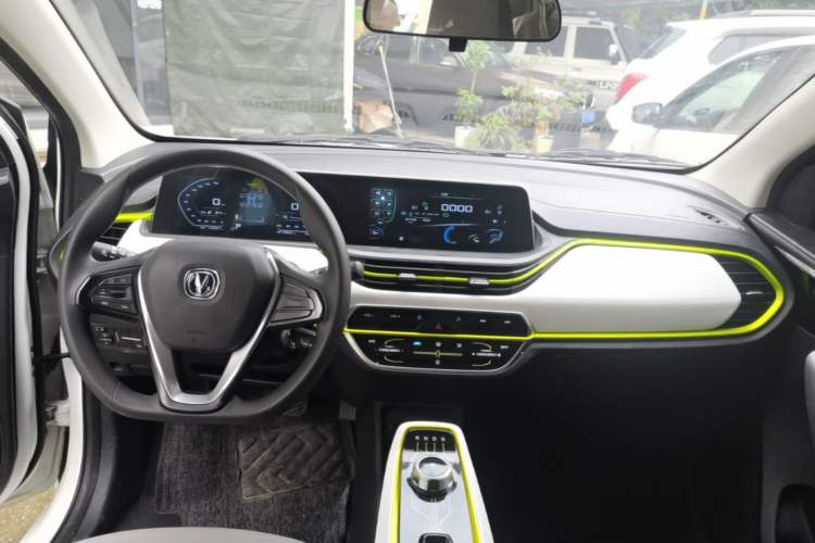 Used CHANGAN Benni E-Star 2022 Qingxin Edition Colorful Model Lithium Iron Phosphate Center Console