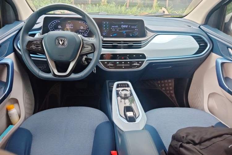 Used CHANGAN Benni E-Star 2022 Qingxin Edition Colorful Model Lithium Iron Phosphate Center Console