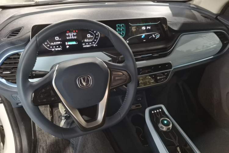 Used CHANGAN Benni E-Star 2022 Qingxin Edition Colorful Model Lithium-NMC Center Console