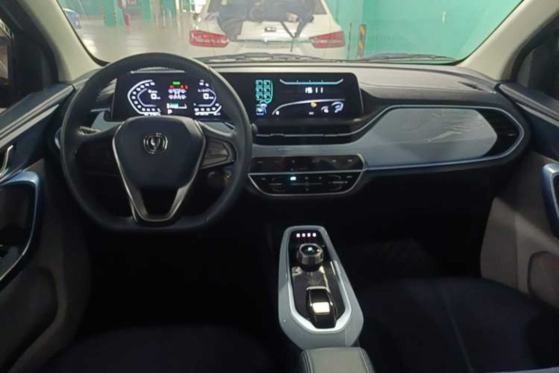 Used CHANGAN Benni E-Star 2022 Qingxin Edition Colorful Model Lithium Iron Phosphate Center Console