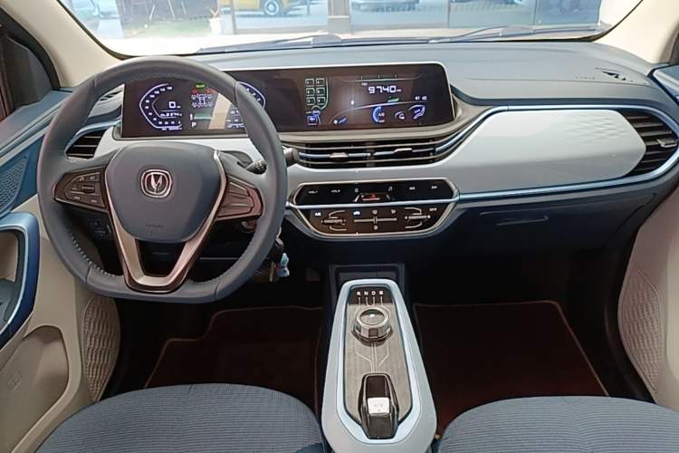 Used CHANGAN Benni E-Star 2022 Qingxin Edition Colorful Model Lithium Iron Phosphate Center Console