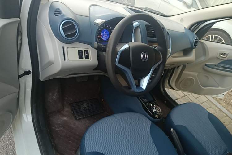 Used CHANGAN Benni E-Star 2022 Qingxin Edition Colorful Model Lithium Iron Phosphate Center Console