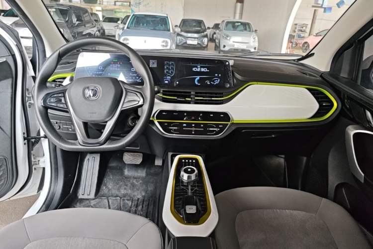 Used CHANGAN Benni E-Star 2022 Qingxin Edition Colorful Model Lithium Iron Phosphate Center Console
