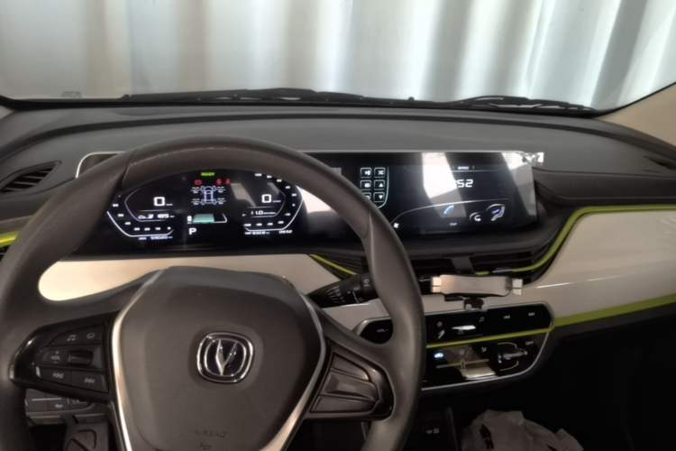 Used CHANGAN Benni E-Star 2022 Qingxin Edition Colorful Model Lithium-NMC Center Console