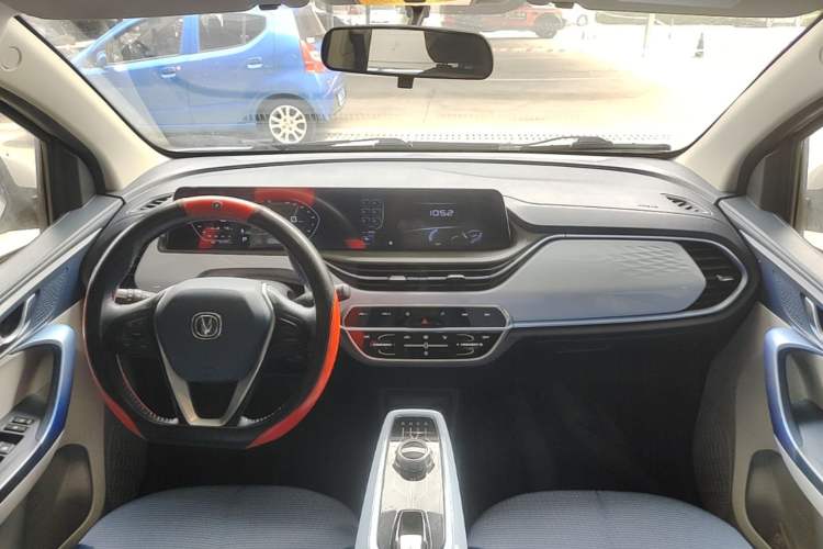 Used CHANGAN Benni E-Star 2022 Qingxin Edition Colorful Model Lithium Iron Phosphate Center Console