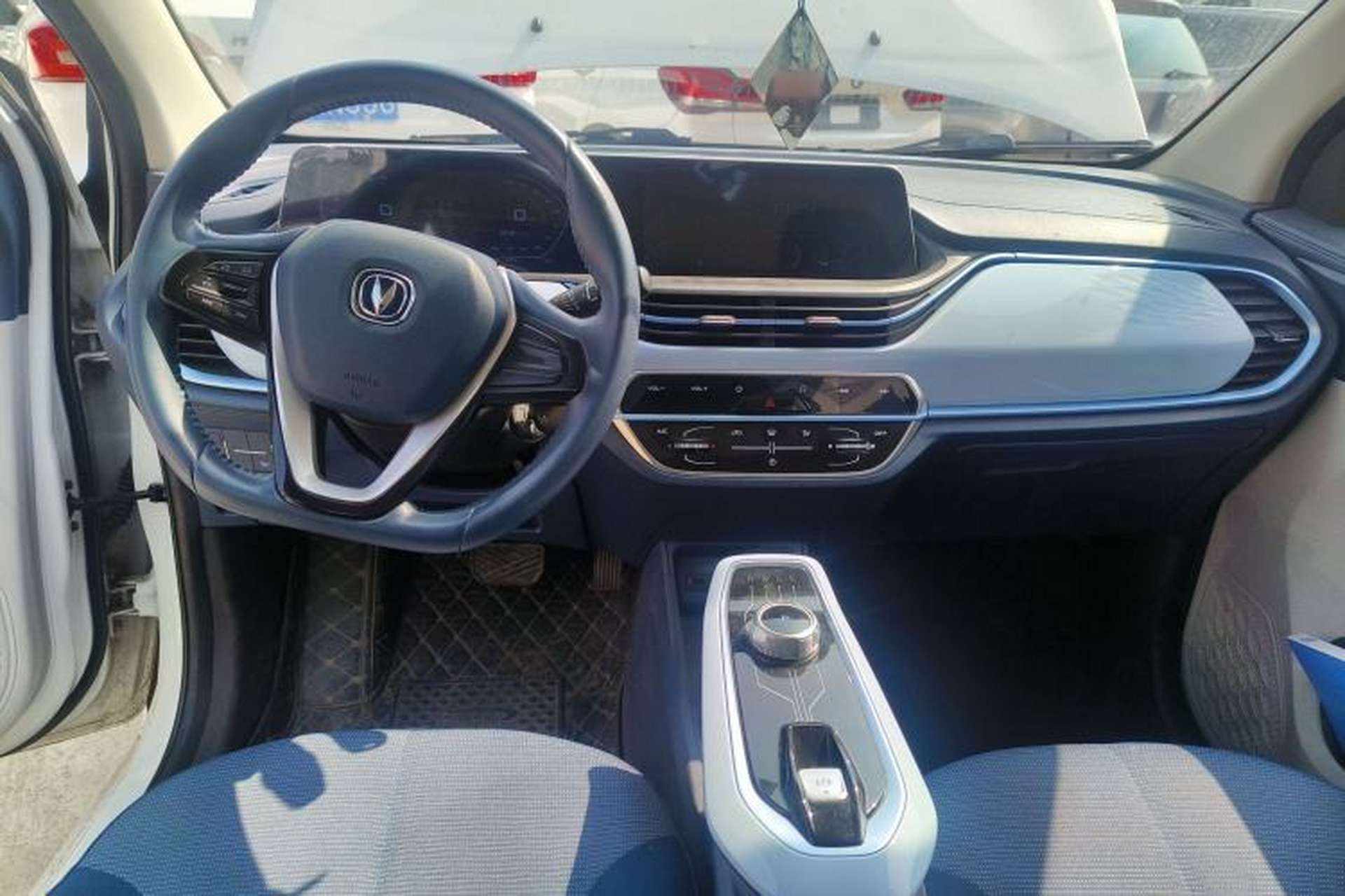 Used CHANGAN Benni E-Star 2022 Qingxin Edition Colorful Model Lithium Iron Phosphate Center Console
