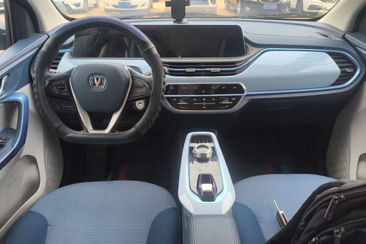 Used CHANGAN Benni E-Star 2022 Qingxin Edition Colorful Model Lithium Iron Phosphate Center Console
