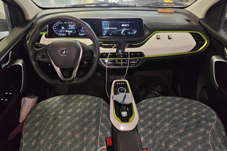 Used CHANGAN Benni E-Star 2022 Qingxin Edition Colorful Model Lithium Iron Phosphate Center Console