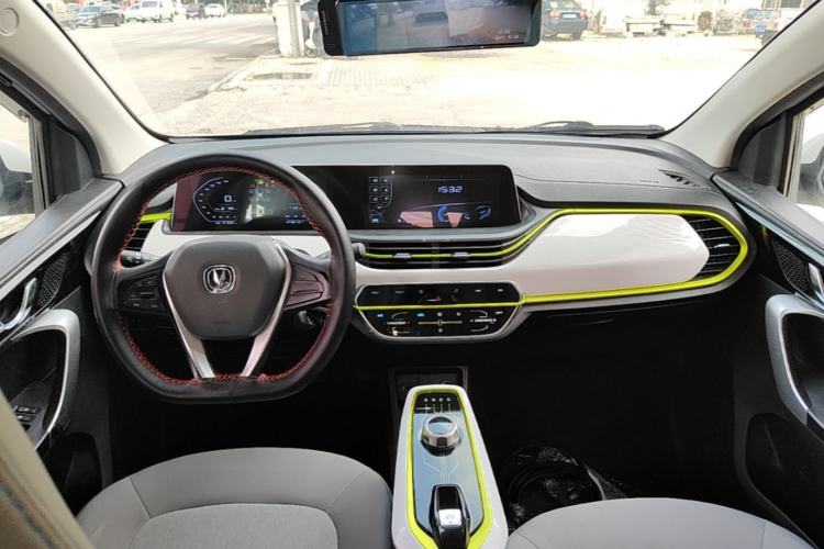 Used CHANGAN Benni E-Star 2022 Qingxin Edition Colorful Model Lithium Iron Phosphate Center Console